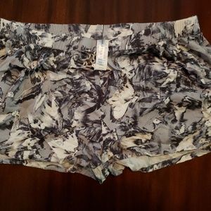 Fabletics Shorts XXL